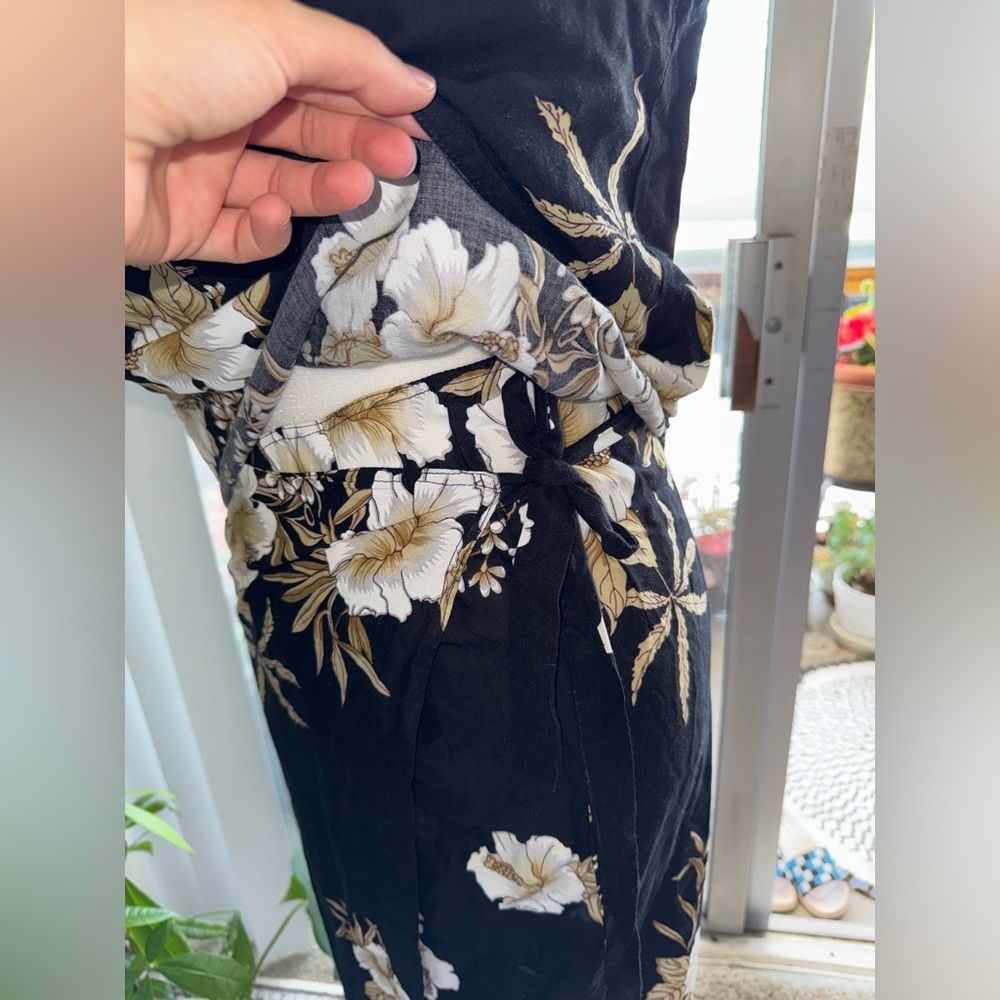 VTG Hibiscus Collection Hawaii 2 Piece Top & Skirt Sarong SMALL Black & White - Picture 11 of 16